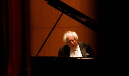 Grigori Sokolov durante su recital en Pamplona, ayer en Baluarte.