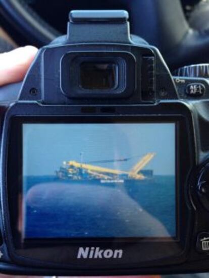 La imagen del barco remolcador que ha sido confundida con el amerizaje de un avión en aguas canarias.