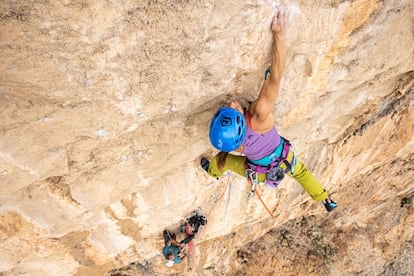 Andrea Cartas, escaladora y coordinadora del Programa de Tecnificación de la Federación Madrileña de Escalada de Madrid, en acción.