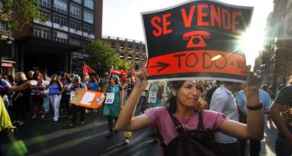 Participantes en la manifestaci&oacute;n contra los recortes en Valencia.