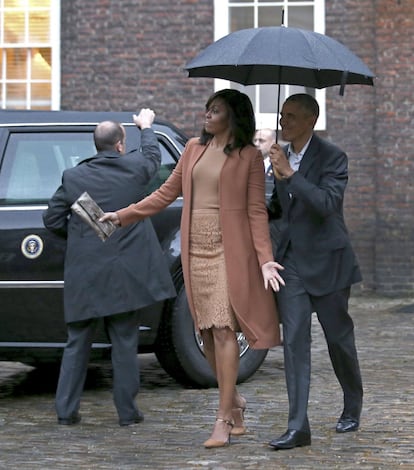 Barack y Michelle Obama tras cenar con los duques en el palacio de Kensington.