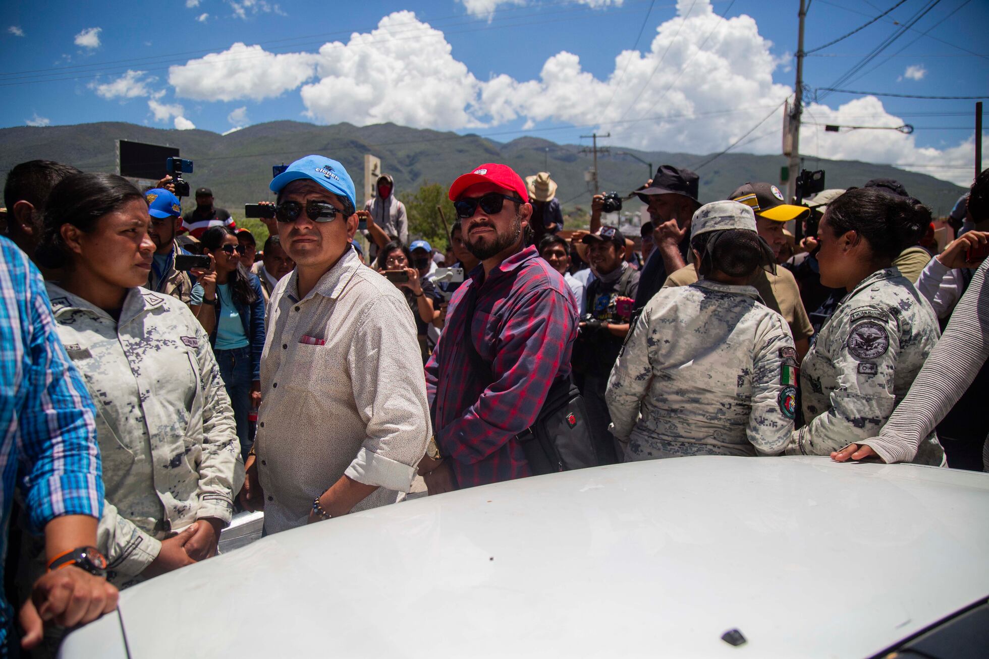 El narco y las protestas sociales ponen de rodillas al Estado de ...
