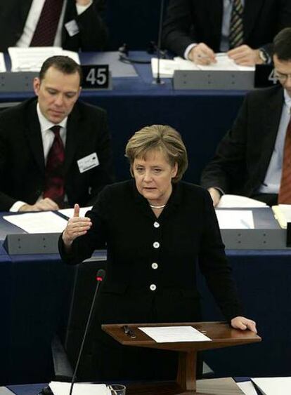 La canciller alemana, Angela Merkel, ayer en el Parlamento Europeo.