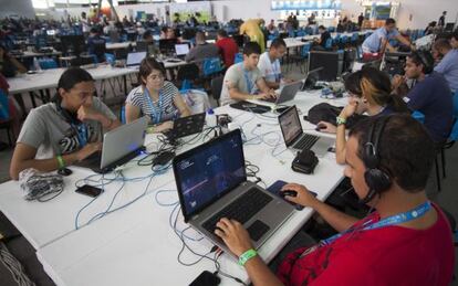 Jovens na &uacute;ltima Campus Party, em S&atilde;o Paulo.