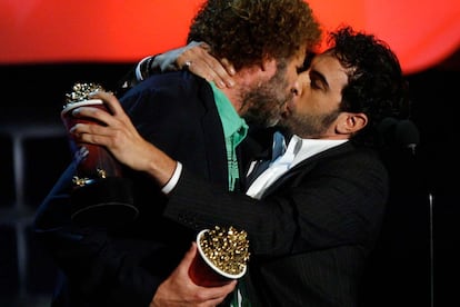 El mejor beso de los MTV (2007) 
	

	En este año los actores Will Ferrell y Sacha Baron Cohen ganaron el MTV Movie Award por el mejor beso en la película Pasado de vueltas y lo celebraron, cómo no, ante millones de espectadores con otro beso.