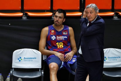 Pesic y Oriola, tras caer en la final ante el Baskonia. EFE