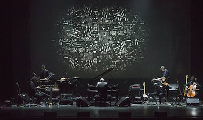 Ludovico Einaudi durante su actuaci&oacute;n en el Liceo.