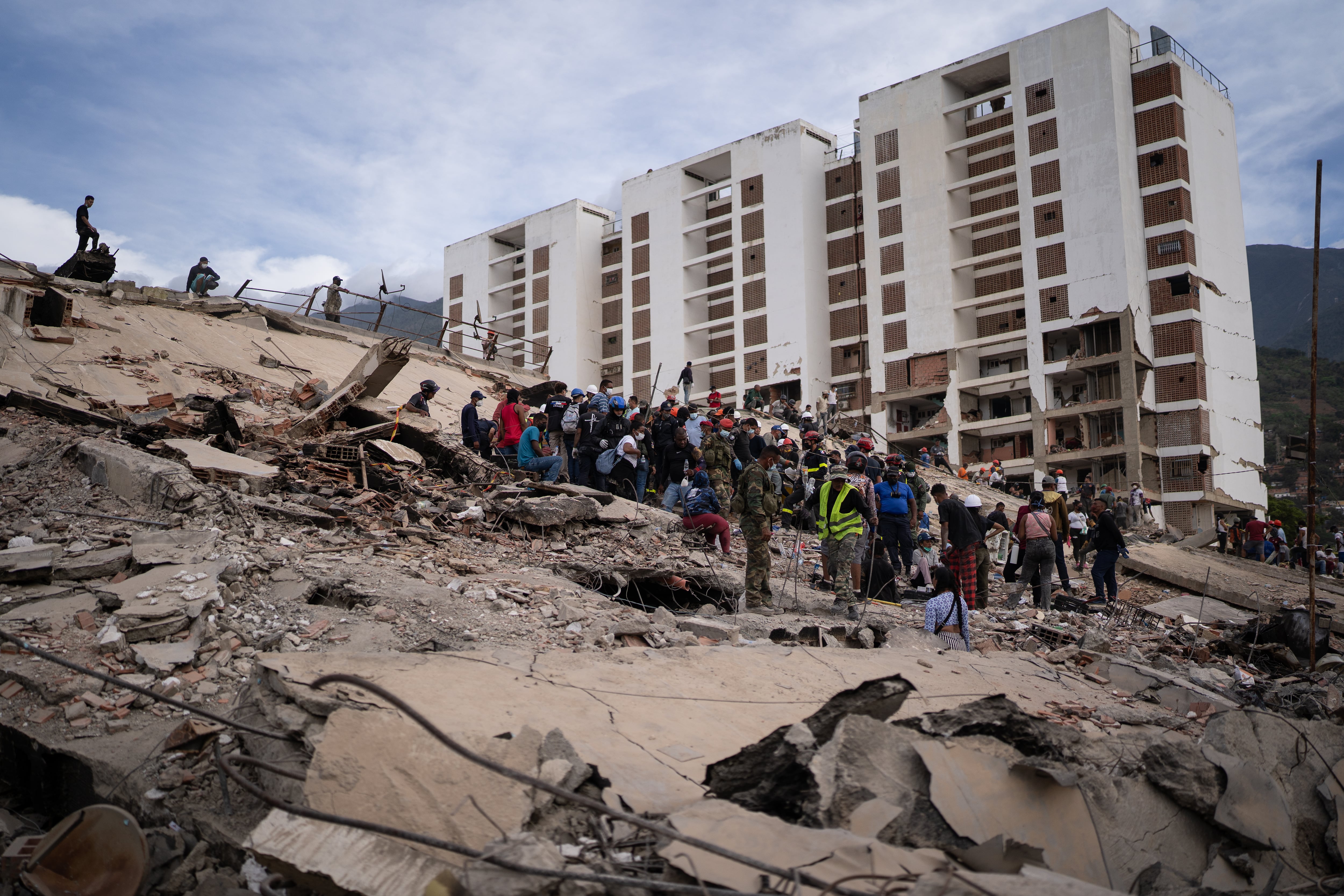 A 17 días de los terremotos en Venezuela, el Gobierno asegura que hay 315 cuerpos sin identificar