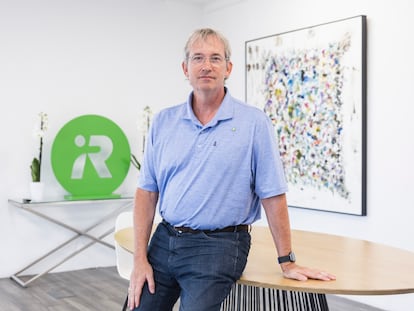 Colin Angle, fundador y CEO de iRobot, fotografiado en Madrid tras presentar la nueva aspiradora automática de la compañía.