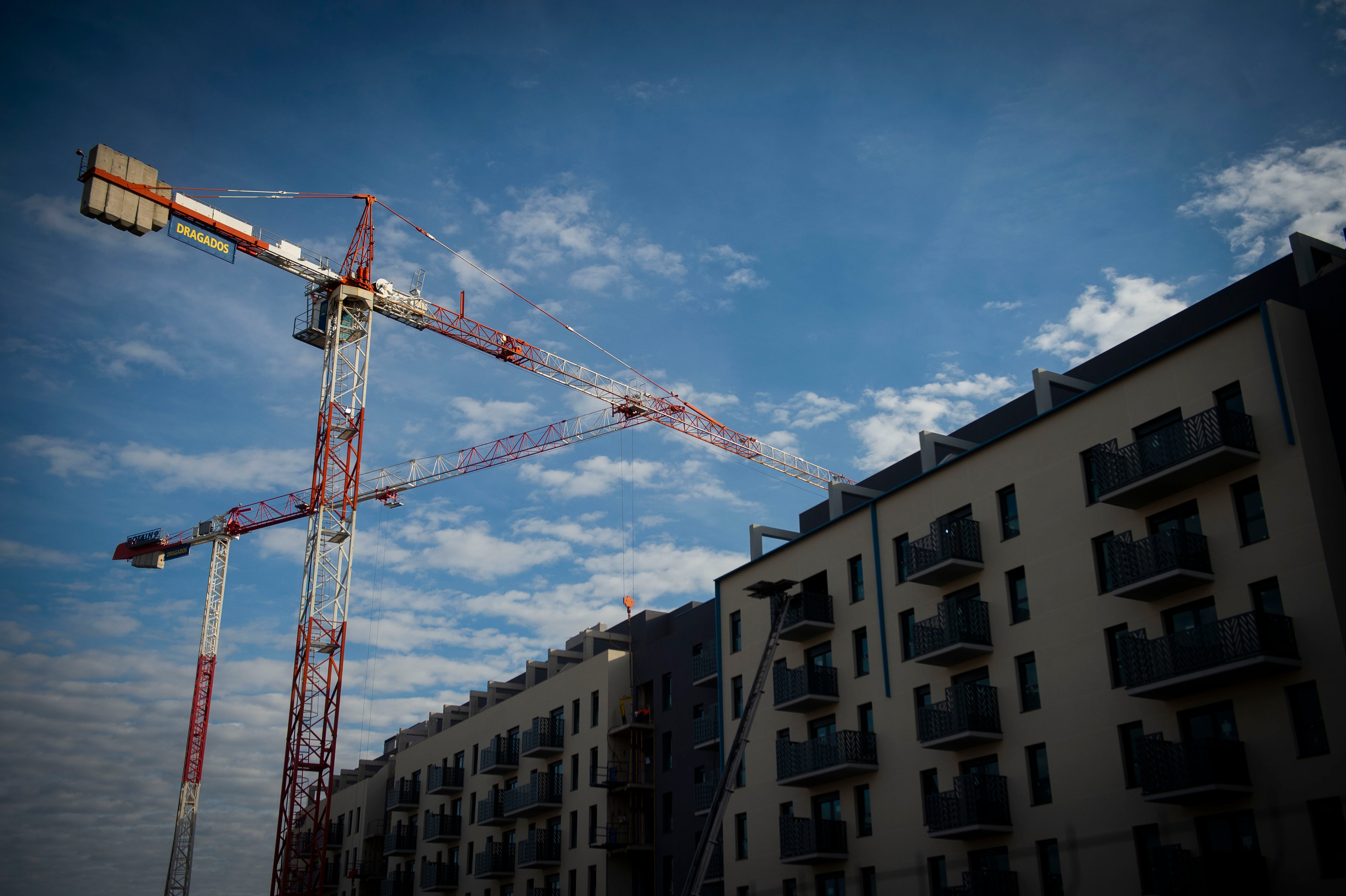 Construcción de un bloque de viviendas en Cuatro Vientos, Madrid, el 17 de diciembre de 2024.