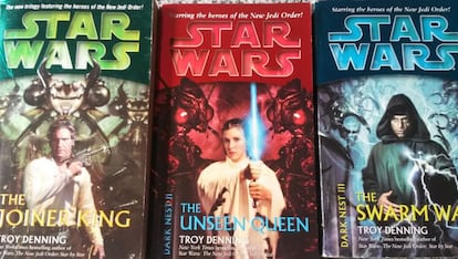 El 'merchandising' es una de las señas de identidad de la saga. Desde 1977 se han publicado 358 libros abundando en el mundo ideado por George Lucas, que ha generado unos ingresos de 1.600 millones.