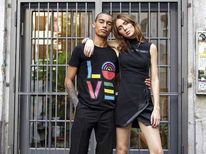 El modelo bisexual Reece King (izquierda) y la transexual Teddy Quinlivan, en Berlín.