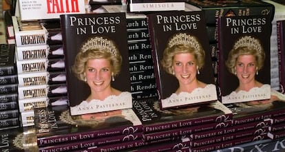 Uno de los libros sobre los amores de lady Di.