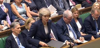 Theresa May, durante la sesión semanal de preguntas al primer ministro en la Cámara de los Comunes que ha tenido lugar hoy en Londres.