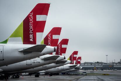 Aviones de la TAP en el aeropuerto Humberto Delgado de Lisboa, en abril de 2020, durante el parón provocado por la pandemia.