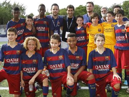 Ra&uacute;l con los ni&ntilde;os del Barcelona en Miami.