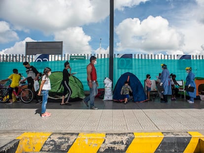 La terminal de transportes del norte de Bogotá alberga temporalmente a los inmigrantes que van camino a la frontera.