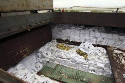 Fotografía del 16 de julio de 2013, donde se ve una bodega del barco de bandera norcoreana Chong Chon Gang en el cual las autoridades de Panamá hallaron "material bélico" y que está atracado en el muelle de Manzanillo de la caribeña ciudad de Colón (Panamá). EFE/Archivo