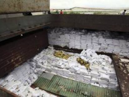 Fotografía del 16 de julio de 2013, donde se ve una bodega del barco de bandera norcoreana Chong Chon Gang en el cual las autoridades de Panamá hallaron "material bélico" y que está atracado en el muelle de Manzanillo de la caribeña ciudad de Colón (Panamá). EFE/Archivo