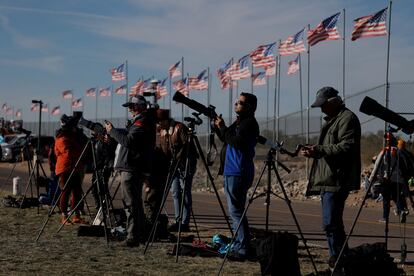 Cientos de aficionados a la astronomía se reunieron en Albuquerque, Nuevo México. 