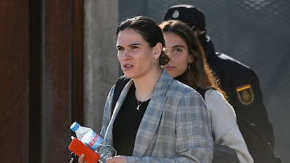 La futbolista Laia Codina a su salida este jueves de la Audiencia Nacional tras prestar declaración en el juicio.