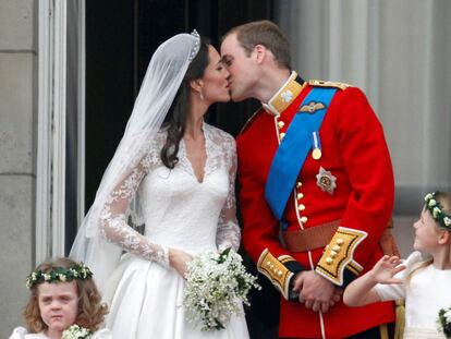 Kate Middleton y Guillermo de Inglaterra, el 29 de abril de 2011, en el balcón del palacio de Buckingham el día de su boda