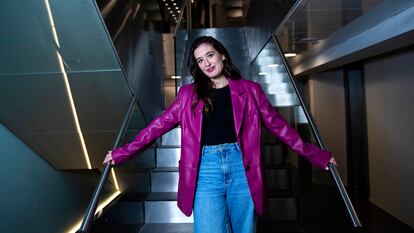 Victoria Martín posa en las escaleras de la Cadena SER en Madrid.