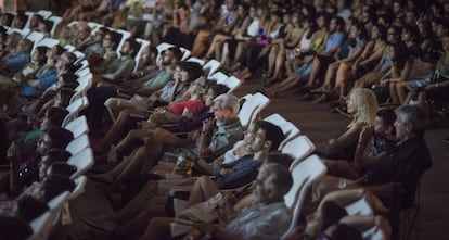 M&aacute;s de 500 personas se congregaron el jueves en el cine al aire libre en el CCCB. 