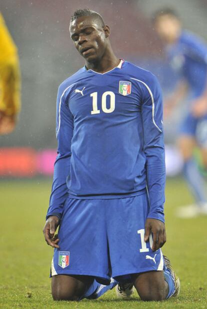 Balotelli, durante el partido ante Rumanía.