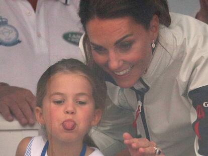 Kate Middleton y Carlota de Cambridge en la regata The King's Cup en Cowes, Inglaterra.