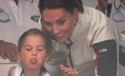 Kate Middleton y Carlota de Cambridge en la regata The King's Cup en Cowes, Inglaterra.