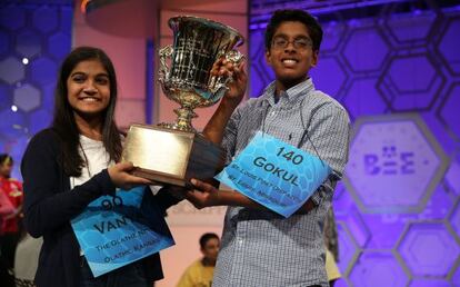 Los dos ganadores del torneo, la noche del jueves.