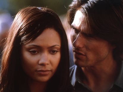 Thandie Newton y Tom Cruise en 'Misión: Imposible 2', en el año 2000