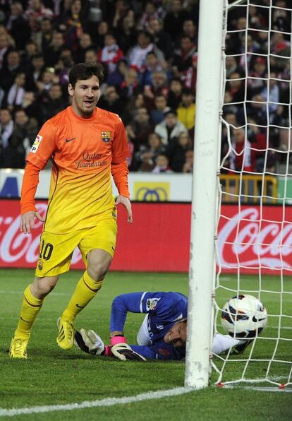 Messi va superar el porter del Granada To?o en un partit de la Lliga (16/02/2013). En aquest enfrontament va superar la xifra de 300 gols en partits oficials amb el Bar?a, un rcord histric.