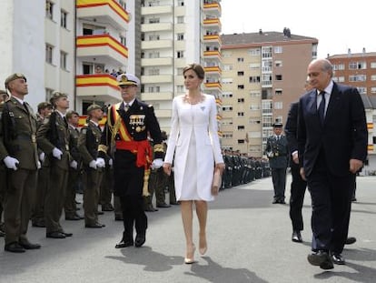 La Reina Letizia y el ministro de Interior Jorge Fernández Díaz en Vitoria
