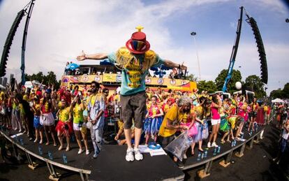 El &#039;bloco&#039; Sargento Pimienta durante el Carnaval de R&iacute;o 2014.  