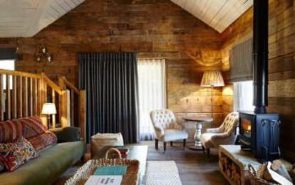 Salón del Soho Farmhouse, en Oxfordshire (Reino Unido), uno de los proyectos de Vicky Charles, y el club donde Meghan Markle celebró su despedida de soltera. Por el carácter rural de Frogmore Cottage, este interior neorrústico podría ser la inspiración más aproximada para la decoración de la nueva casa de los duques. |