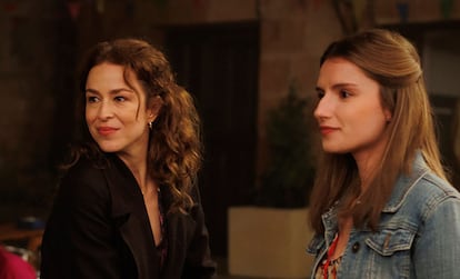 Protagonistas de la serie Entre Tierras de Atresplayer