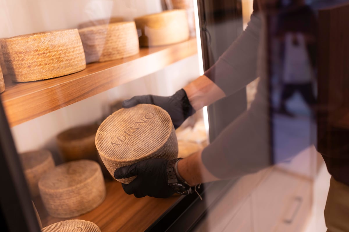 Adiano, el mejor queso manchego del mundo, abre su primera tienda en el madrileño Mercado de La Paz