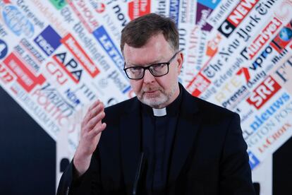 El padre Hans Zollner, durante su conferencia de prensa en la Asociación de la Prensa Extranjera en Roma.