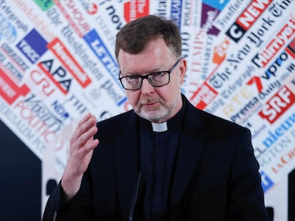 El padre Hans Zollner, durante su conferencia de prensa en la Asociación de la Prensa Extranjera en Roma.