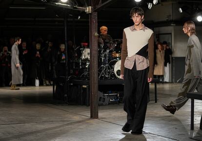 Un momento del desfile de Dries Van Noten en París.