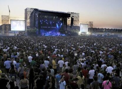 Ambiente durante la actuación de Kings of Leon en la primera jornada de la tercera edición del festival Summercase en Boadilla del Monte.