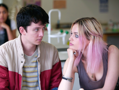 Los actores Asa Butterfield (Otis Milburn) y Emma Mackey (Maeve Wiley), en 'Sex Education' (Netflix).