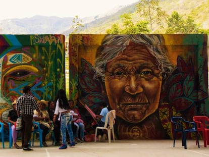 Representación de la deidad inca Pacha Mama en el polideportivo de Toribío, en Cauca, Colombia.