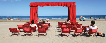 'Un espectáculo para la vista', vídeoinstalación de Almudena Lobera, artista seleccionada en la 22ª edición de Circuitos de Artes Plásticas.