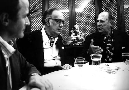 Dario Valcárcel, Camilo José Cela y don Juan de Borbón en Palma de Mallorca durante la conversación para EL PAÍS