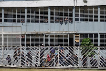 Hombres privados de su libertad en el Centro de Reinserción Social Santa Martha, en abril de 2025.
