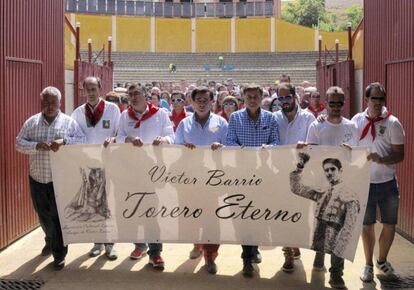 El patio de cuadrilals de la plaza de Cuéllar ha pasado a llamarse 'Vïctor Barrio'.