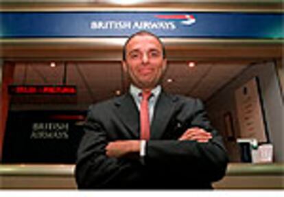 Carlos Gmez, director general de British Airways para Espa?a, Portugal, Latinoamrica y Caribe.

British Airways ha presentado sus peores resultados desde su privatizacin en 1987. La apuesta por hacer del aeropuerto de Gatwick una segunda plataforma de conexiones, la mala coyuntura econmica y el impacto de las compa?as de bajo coste haban provocado fuertes problemas a la compa?a, que se agravaron con los sucesos del 11 de septiembre, la puntilla final. &#39;Estbamos al borde del precipicio&#39;, dice en una entrevista su director general, Carlos Gmez. Pgina 12